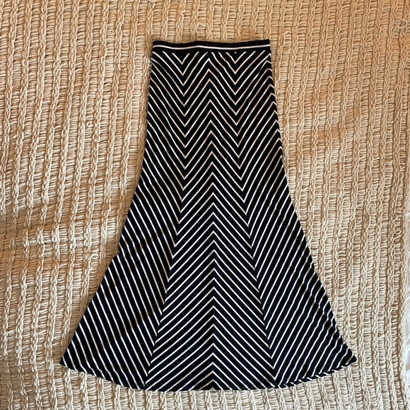 Ann Taylor, Petite Chevron Skirt XXS - Picture 1 of 4